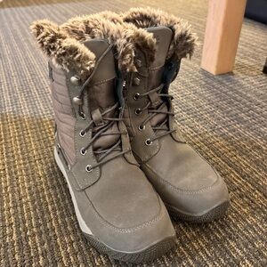 Sperry snow boots ski snowboard winter waterproof Cozy Fur-Trimmed Winter Boots